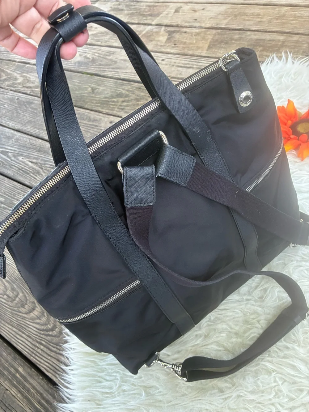 🌺HP🌺EXCELLENT CONDITION Henri Bendel Jetsetter  black backpack/shoulder bag🌺
